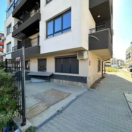 Raspberry Stylish & Free Underground Parking Apartment
